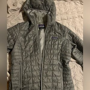 Women’s Gray Patagonia Nanopuff Hoddy